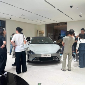 “黄金周”新能源车市直击：多个品牌升级购车权益，鸿蒙智行、小米汽车人气高涨 ...