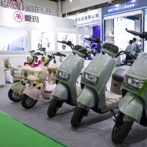 高管减持、老板出事，最牛县城小电驴怎么了？