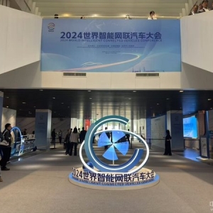 车圈“红人”谈智能汽车：建生态、聊智驾、重安全