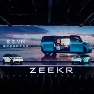 极氪MIX正式上市：首发搭载极氪超级座舱，售价27.99万元起