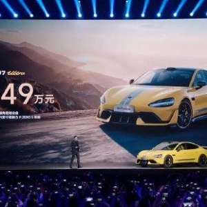 小米SU7 Ultra量产版亮相：零百加速1.98s，预售价81.49万元