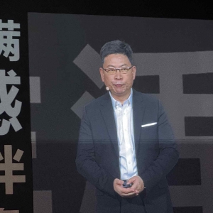 集齐“四界七车”，华为连放大招！智界S7再战小米、特斯拉，这款百万级豪车也亮相了！ ...