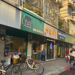 “黑钻世家”开出线下店 叮咚买菜自有品牌“单飞”，零售创新又“卷”起来了 ...