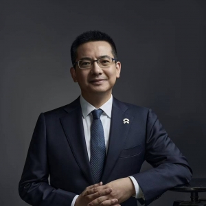 每经20周年高端专访丨蔚来联合创始人、总裁秦力洪：换电是蔚来的“招牌”，不遗余力投 ...