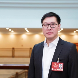 全国人大代表姚劲波：建议加速建设应用“行业大模型”，提升劳动者“智能化素养”，打 ...