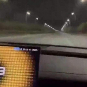 时速300公里！小米SU7 Ultra车主深夜疯狂飙车？客服回应