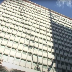 澳元兑美元稳定在0.6400上方 市场紧盯澳洲联储政策决定