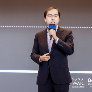 直击WAIC 2025｜无问芯穹CEO夏立雪：算力紧缺根源在“供需错配”，要让国产算力即插即 ...