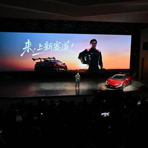 全国首个新能源汽车赛车场郑州开业 比亚迪在豫搭建“金三角” ...