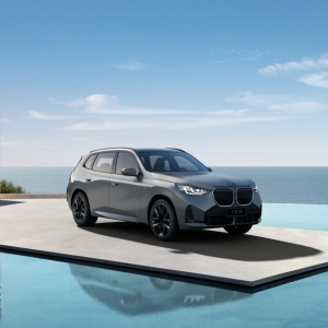 BMW X开启“黑化”、接入DeepSeek，全面解锁智能驾趣新形态
