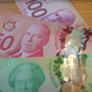 加拿大二季度经济收缩加剧，市场押注央行9月降息推动USD/CAD上扬至1.3795 ...