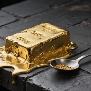 市场定价错了？黄金与美债，总有一个在“说谎”