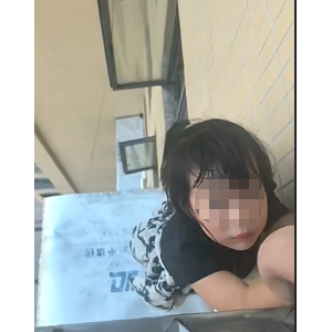 惊险！湖南一女童从20楼坠落至13楼，14楼邻居一把拽住