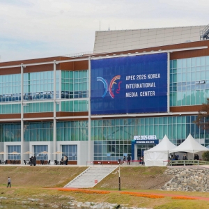 APEC leaders meet in S. Korea to deepen cooperation for sustainable future