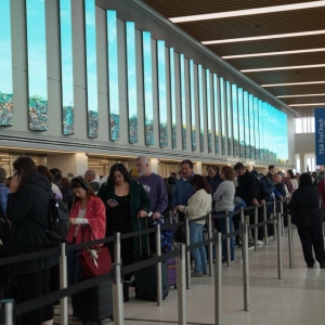 政府“停摆”致空管人员严重短缺 全美约6000架次航班受影响