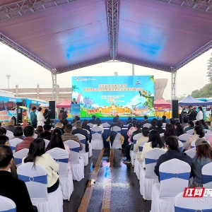 100台身披“常野生态画卷”的公交车在湘潭“上线”