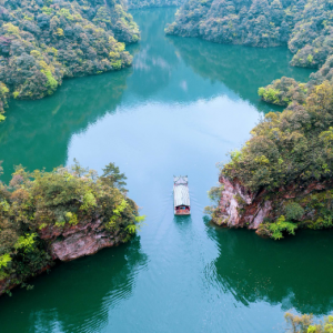 秋染宝峰湖 山水斑斓绘就张家界秋日生态胜景