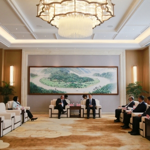 谢卫江会见古巴驻华大使白诗德