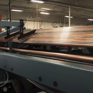 拥挤的赌局：铜价高位闪崩5%，一场多空绞杀正在上演