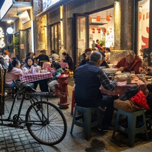 【每日一图@湖南】烟火裹着笑，洞庭南路的夜正好