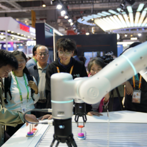 第八届进博会｜从“秀场”到“磁场”，进博会释放创新活力 ...