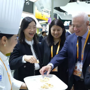 新华视点丨第八届进博会：共享大市场，共创新机遇