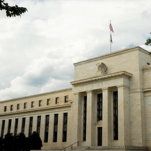 美国房价暴涨50%的元凶，就藏在美债收益率曲线里