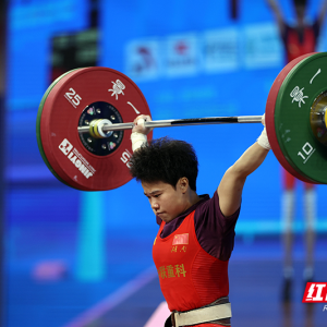 稳稳当当！湖南举重名将侯志慧夺“十五运”女子49公斤金牌