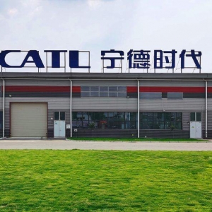 车企扎堆求货，何小鹏直言“跟电池厂商老板都喝过酒了”！动力电池产能又吃紧，购置税 ...