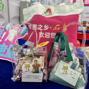 “举重之乡”托举生命重量 一份特殊“伴手礼”递出城市暖心名片 ...