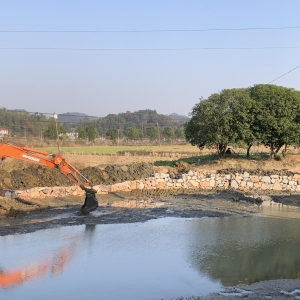 韶山市：赶趁晴空好 冬修水利忙