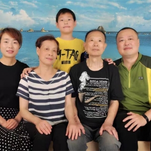 江南工业集团彭小彦家庭获评“全国文明家庭”