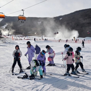 中国经济信心说丨“雪假”激活冰雪热，消费势能如何精准释放？ ...