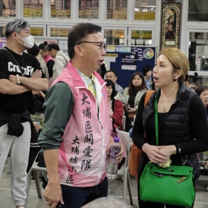 心手相牵 守望相助——香港火灾救援善后行动中的关爱队