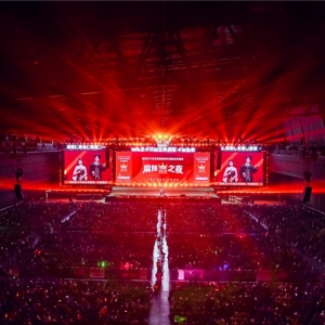 近万人疯抢！张韶涵压轴飙歌，麻辣王子粉丝会现 “2分钟73根辣条战神” ...