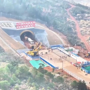 长赣高铁江西段主体工程开工建设