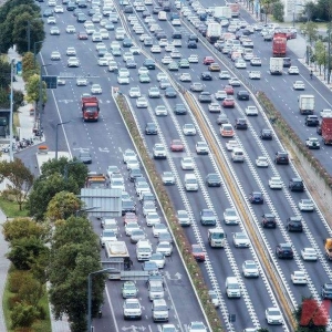 少见！11月国内乘用车零售销量同比下降8.1% 乘联分会预测：2026年车市增长面临压力 ...