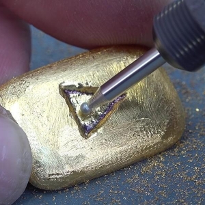 黄金展望：债券市场承压下，现货黄金走势步履维艰