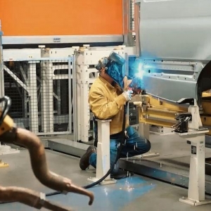 数据虽迟但到！这份“过时”的报告，或让华尔街彻夜难眠？ ...