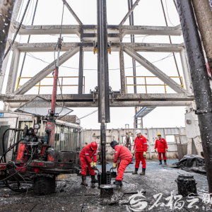 “磨刀石里榨油”的戈壁传奇