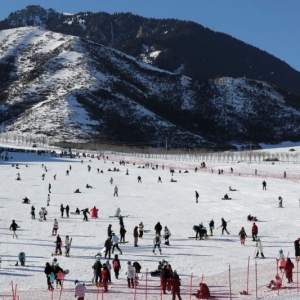 冬季到新疆来玩雪丨首个雪假撬动市场 新疆冬游迎来消费新高峰 ...
