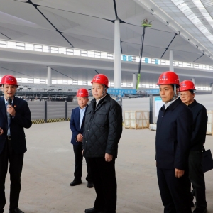 毛万春在省机场管理集团宣讲调研