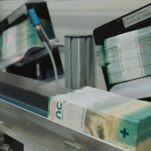 市场静待美联储降息及鲍威尔讲话指引，美元指数小幅回落