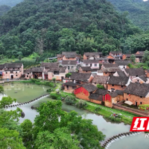 江永瑶寨：“老房子”成“藏金屋”