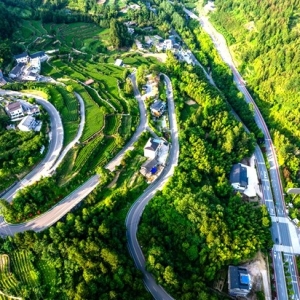 张家界武陵源区插园公路让“最美颜值”变成“发展产值”