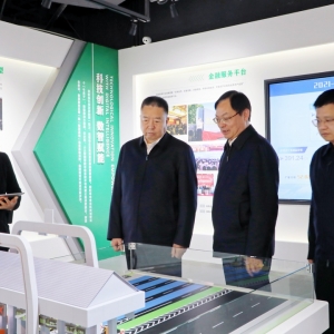 毛万春在省高速公路集团宣讲调研