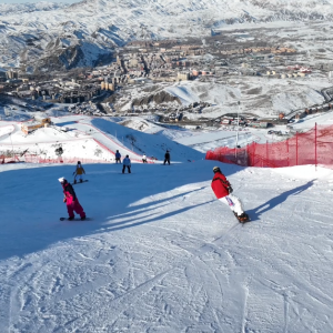 为孩子成长留一个“逗点”——记新疆首个雪假落地