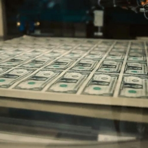 刚降息就翻脸？联储高官互呛，美元怎么走