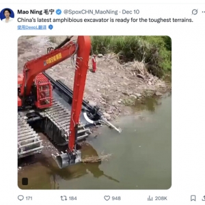 湖南两栖挖掘机火出圈，外交部发言人向全球推介！
