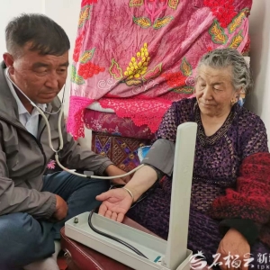 致敬新疆榜样丨牧区行走33年的“马背医生”